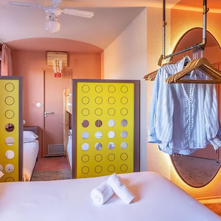 Hotel Greet Pont Du Gard - Route D'avignon 3*