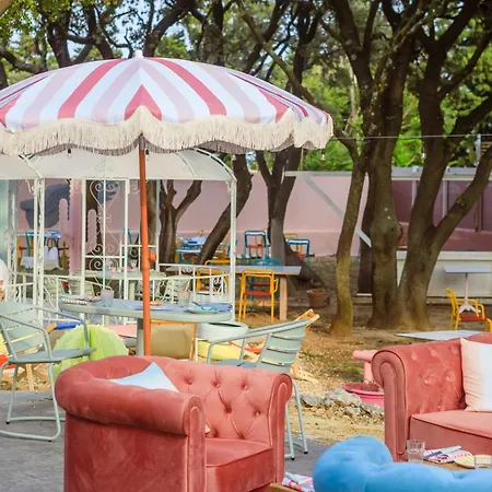 ホテル Ibis Styles Pont Du Gard Route D'avignon