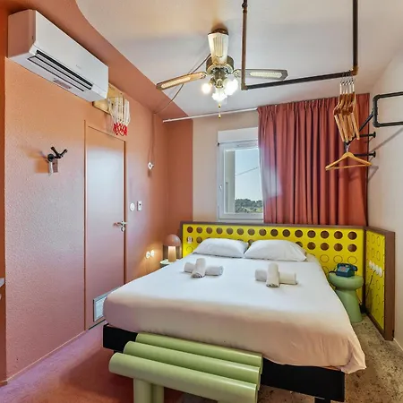 Ibis Styles Pont Du Gard Route D'avignon Otel 3*