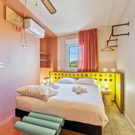 Hotel Ibis Styles Pont Du Gard Route D'avignon Estézargues