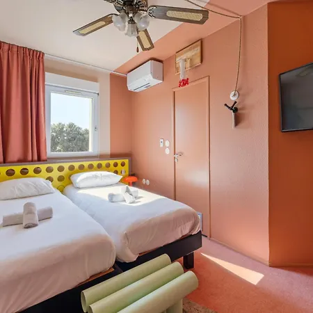 ホテル Ibis Styles Pont Du Gard Route D'avignon 3*