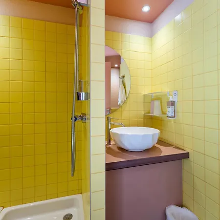 Ibis Styles Pont Du Gard Route D'avignon 3* Estézargues