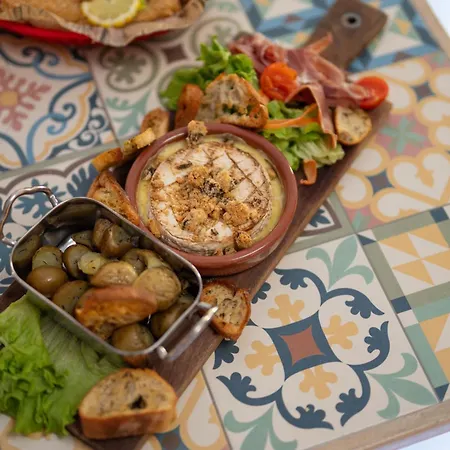 Greet Pont Du Gard - Route D'avignon Отель