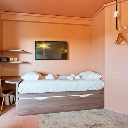 Hotel Ibis Styles Pont Du Gard Route D'avignon 3*