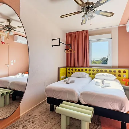 Hotel Ibis Styles Pont Du Gard Route D'avignon 3*
