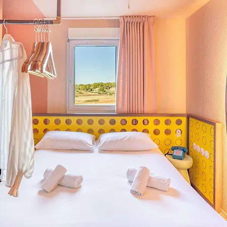 Ibis Styles Pont Du Gard Route D'avignon 3*