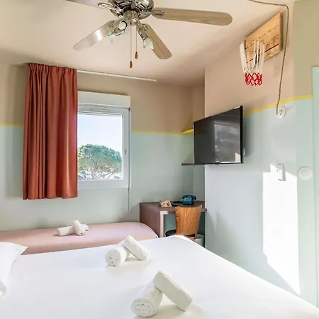 Otel Ibis Styles Pont Du Gard Route D'avignon 3*