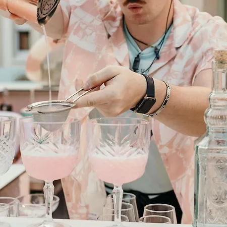 Greet Pont Du Gard - Route D'avignon Отель