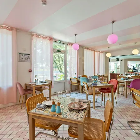 Ibis Styles Pont Du Gard Route D'avignon 3*