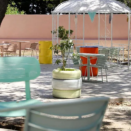 Ibis Styles Pont Du Gard Route D'avignon Hotel 3*
