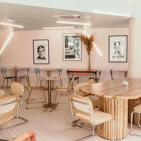 Hotel Ibis Styles Pont Du Gard Route D'avignon 3*