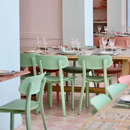 Hotel Ibis Styles Pont Du Gard Route D'avignon 3*