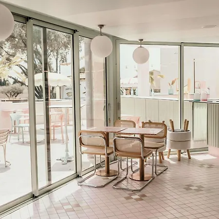 Ibis Styles Pont Du Gard Route D'avignon 3*