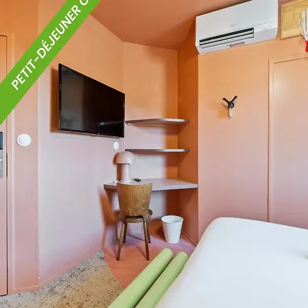 Ibis Styles Pont Du Gard Route D'avignon Hotel 3*