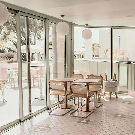 Ibis Styles Pont Du Gard Route D'avignon 3* Estézargues