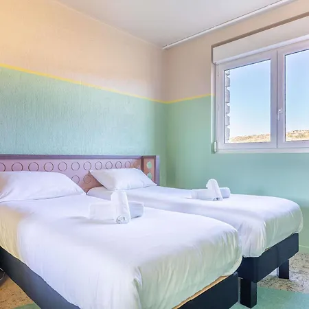 Hotel Ibis Styles Pont Du Gard Route D'avignon Estézargues
