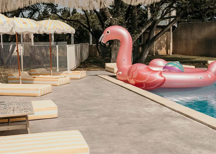 Greet Pont Du Gard - Route D'avignon 3* Estézargues