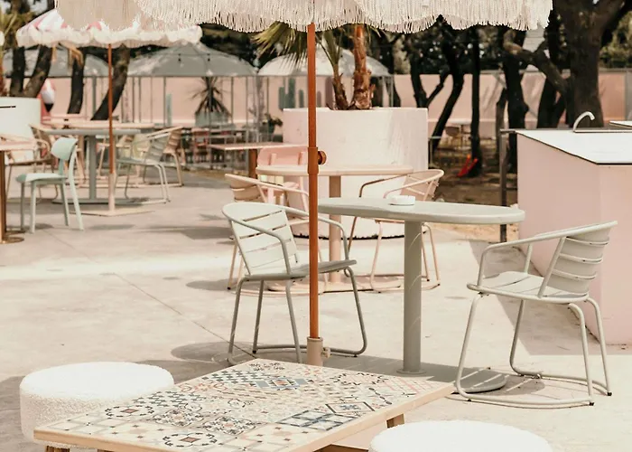 Hotel Greet Pont Du Gard - Route D'avignon